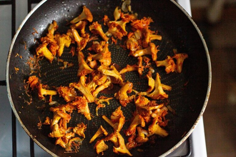 saut large mushrooms whole